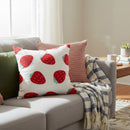 Coussin carré en coton brodé (grosses fraises)