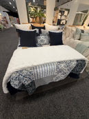 Courtepointe  patchwork bleu et blanche Marine de Brunelli ( livraison printemps 2026)