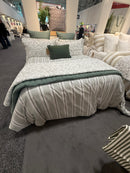 Housse de à rayures Silvan de  Brunelli(👉livraison princesse 2026)