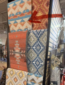 Tapis 2 x 5’ aztèque bleu et orangé, beige