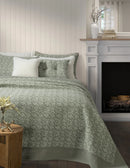 Courtepointe verte avec des petites fleurs Maggie par Brunelli (👉livraison printemps 2026)