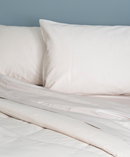 (Fait au Québec ) Draps 100% Coton Organique 300 Fils Le blanc est marguerite donc un peu de jaune