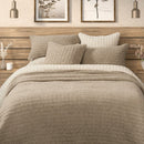 Courtepointe taupe en coton gaufré Spirit de Brunelli (Livraison automne 2026)
